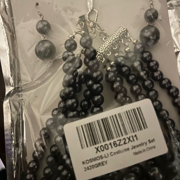 Earring and necklace set - Picture 3 of 3